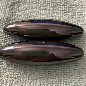 Magnetic long slender to a point objects. Measuring  2 1/4 inches long 1/4 in w.